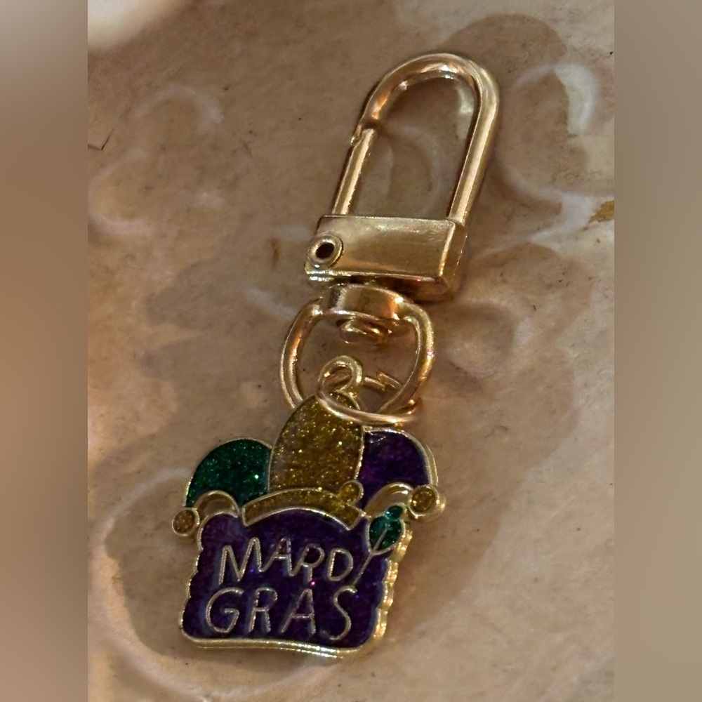๐๐๐ Mardi Gras Themed Keychain /Bag Charm with Purple, Green, and Gold Accents - Picture 6 of 6